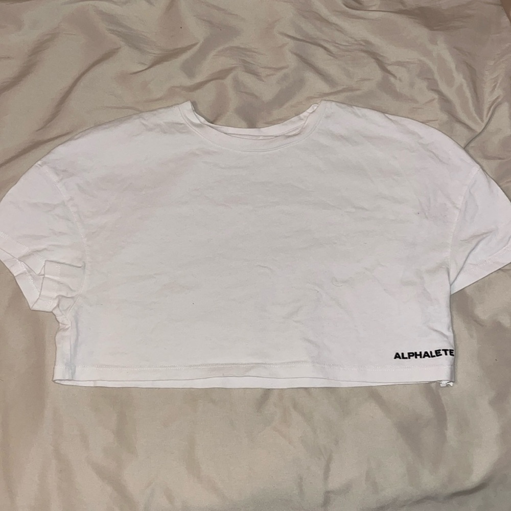 Alphalete cropped shirt